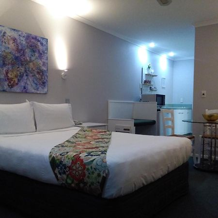 Colonial Lodge Motel เทาโป ภายนอก รูปภาพ