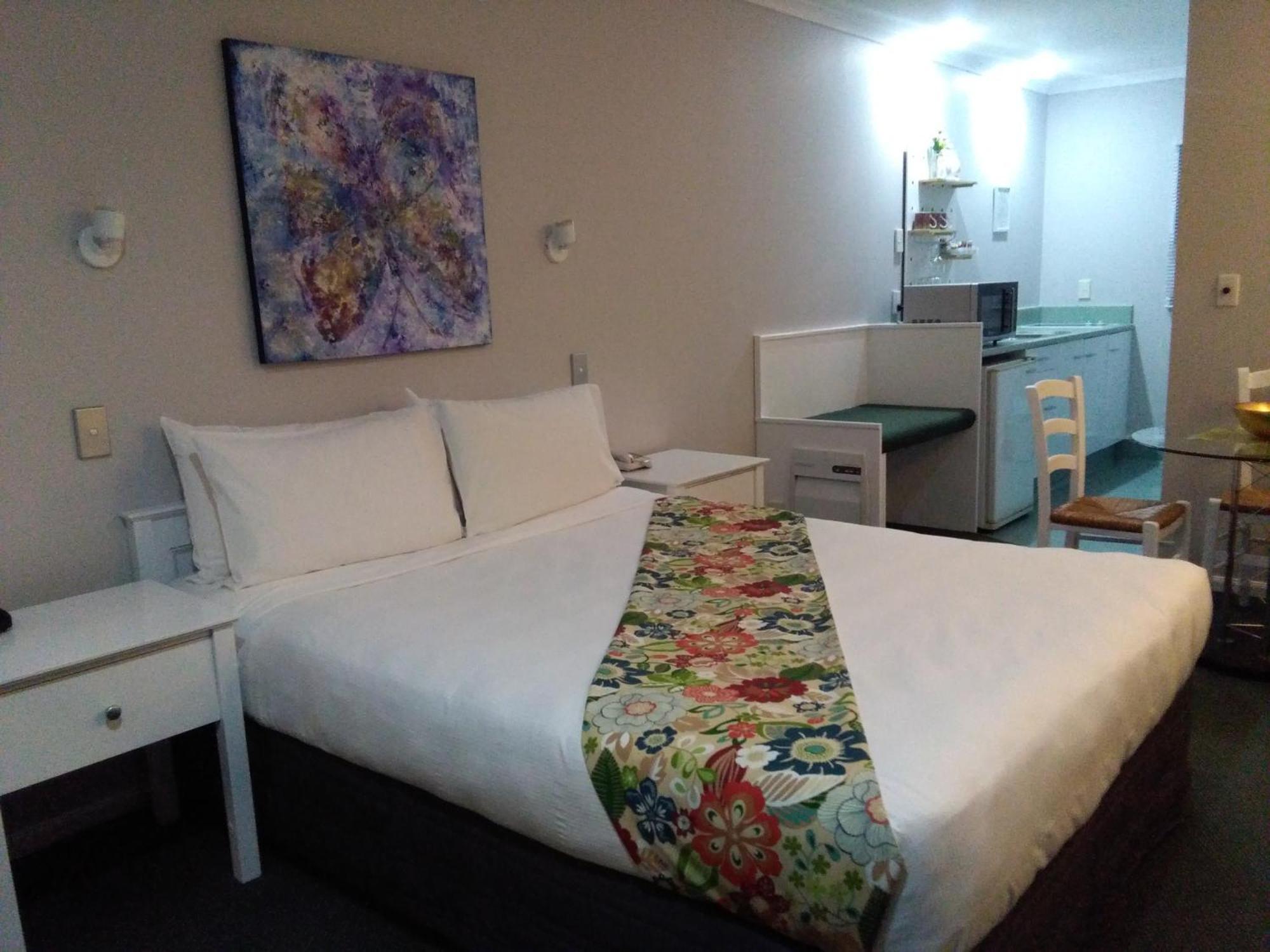 Colonial Lodge Motel เทาโป ภายนอก รูปภาพ