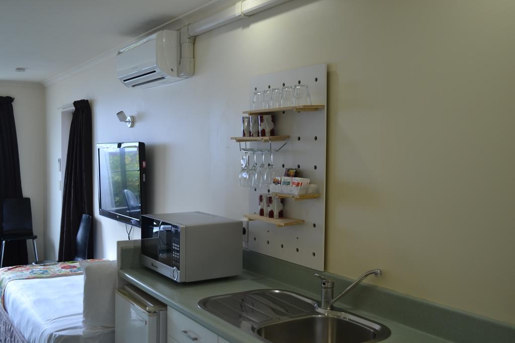 Colonial Lodge Motel เทาโป ภายนอก รูปภาพ