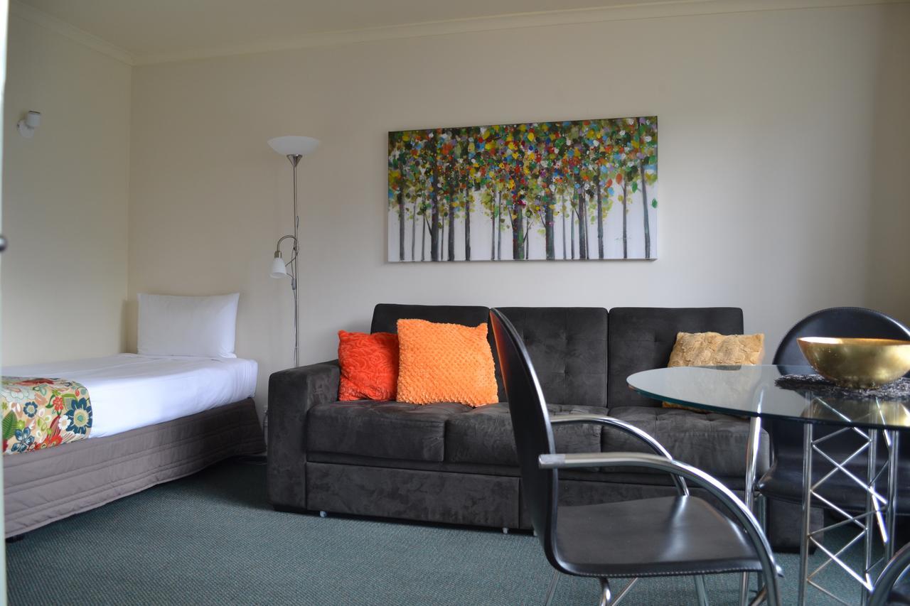 Colonial Lodge Motel เทาโป ภายนอก รูปภาพ