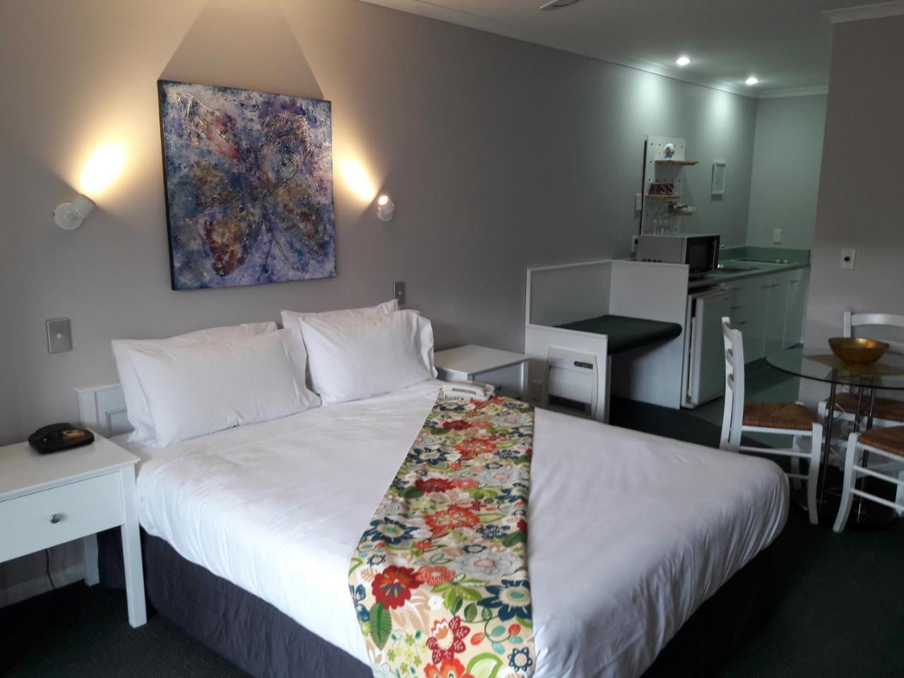 Colonial Lodge Motel เทาโป ภายนอก รูปภาพ