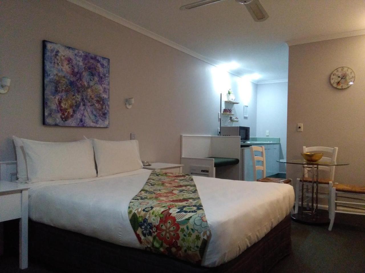 Colonial Lodge Motel เทาโป ภายนอก รูปภาพ