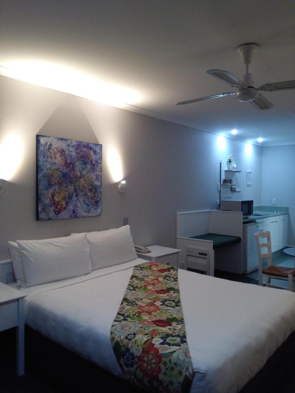 Colonial Lodge Motel เทาโป ภายนอก รูปภาพ