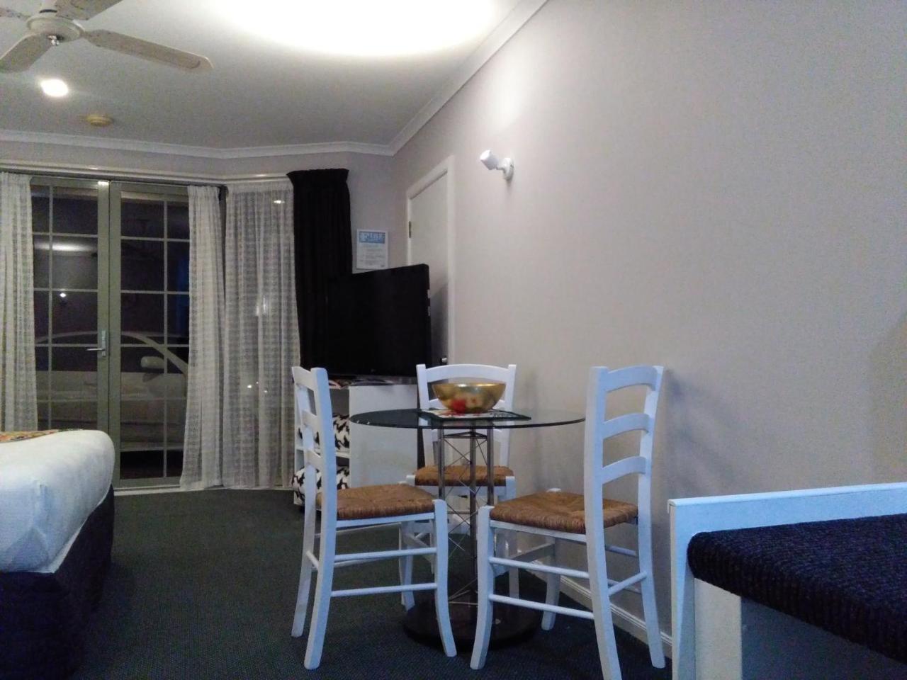 Colonial Lodge Motel เทาโป ภายนอก รูปภาพ