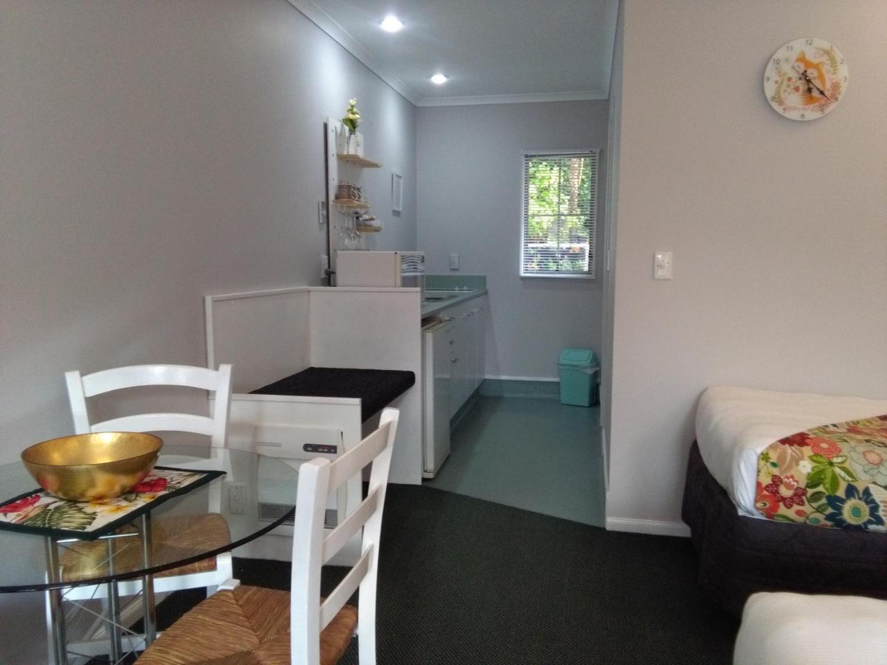 Colonial Lodge Motel เทาโป ภายนอก รูปภาพ