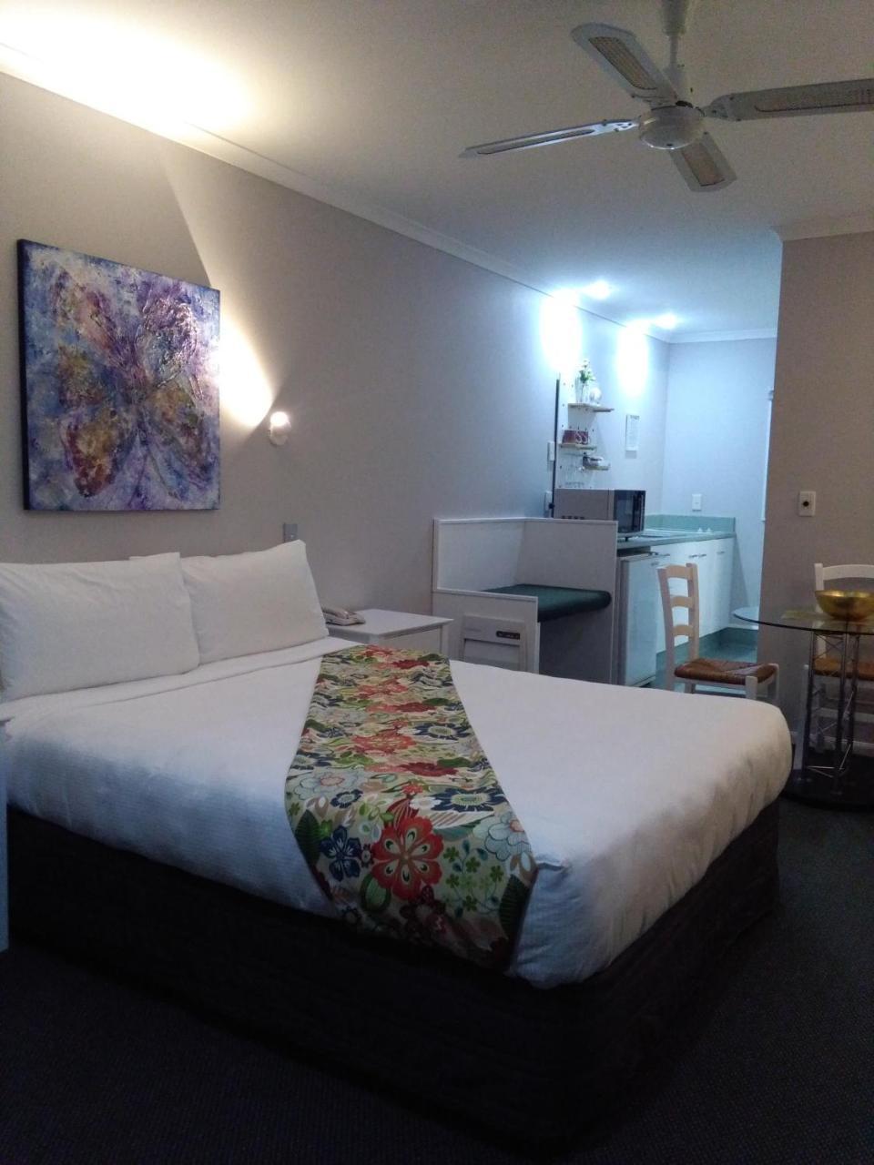 Colonial Lodge Motel เทาโป ภายนอก รูปภาพ