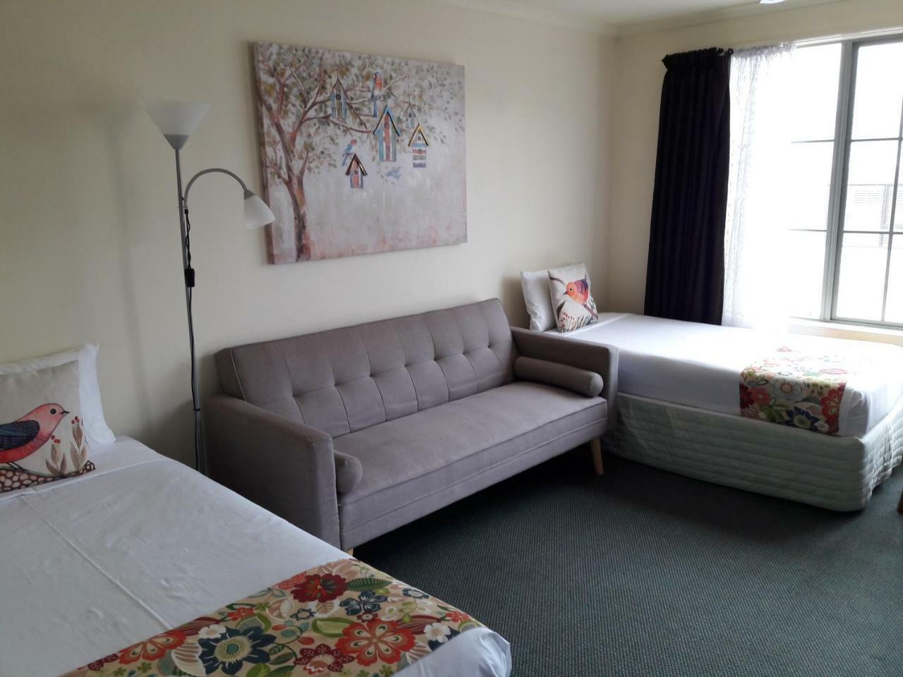 Colonial Lodge Motel เทาโป ภายนอก รูปภาพ