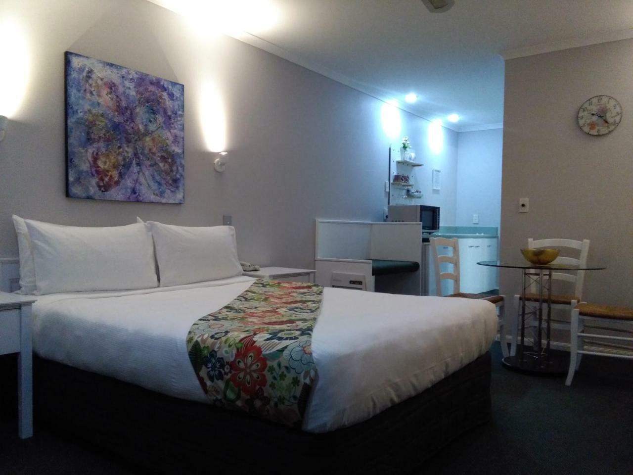 Colonial Lodge Motel เทาโป ภายนอก รูปภาพ